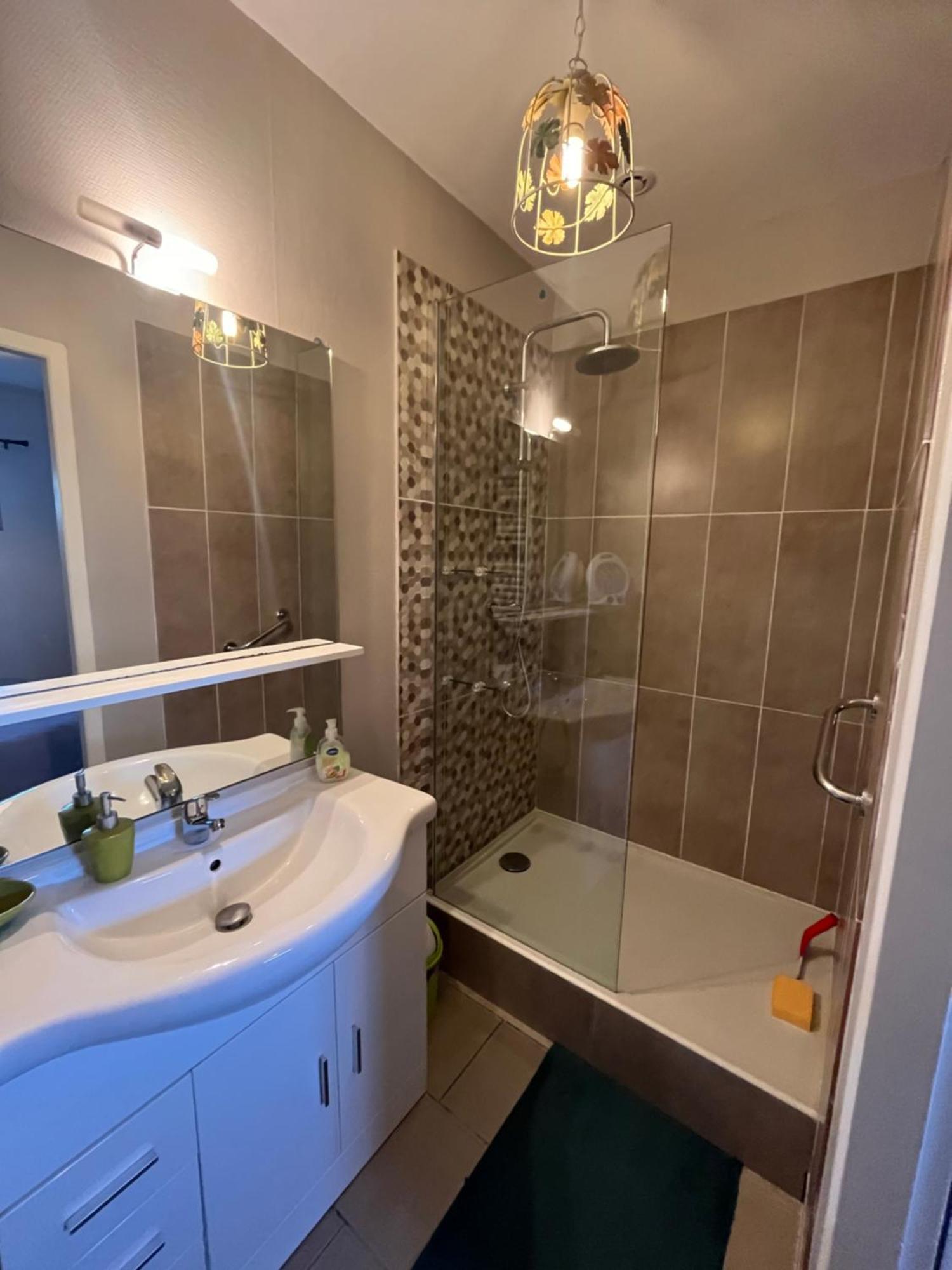 Studio Cosy Avec Climatisation Et Terrasse Malataverne Екстериор снимка