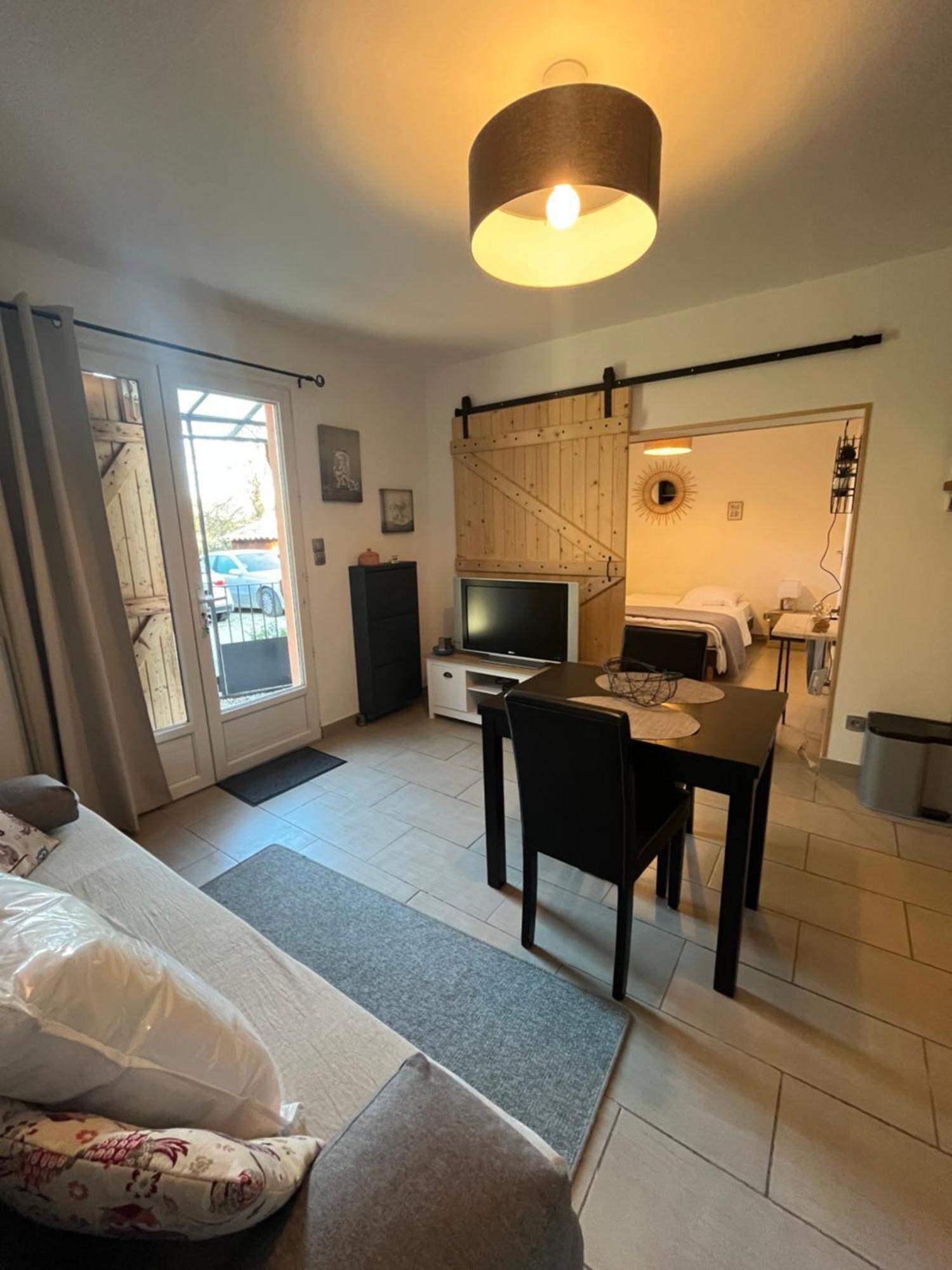 Studio Cosy Avec Climatisation Et Terrasse Malataverne Екстериор снимка