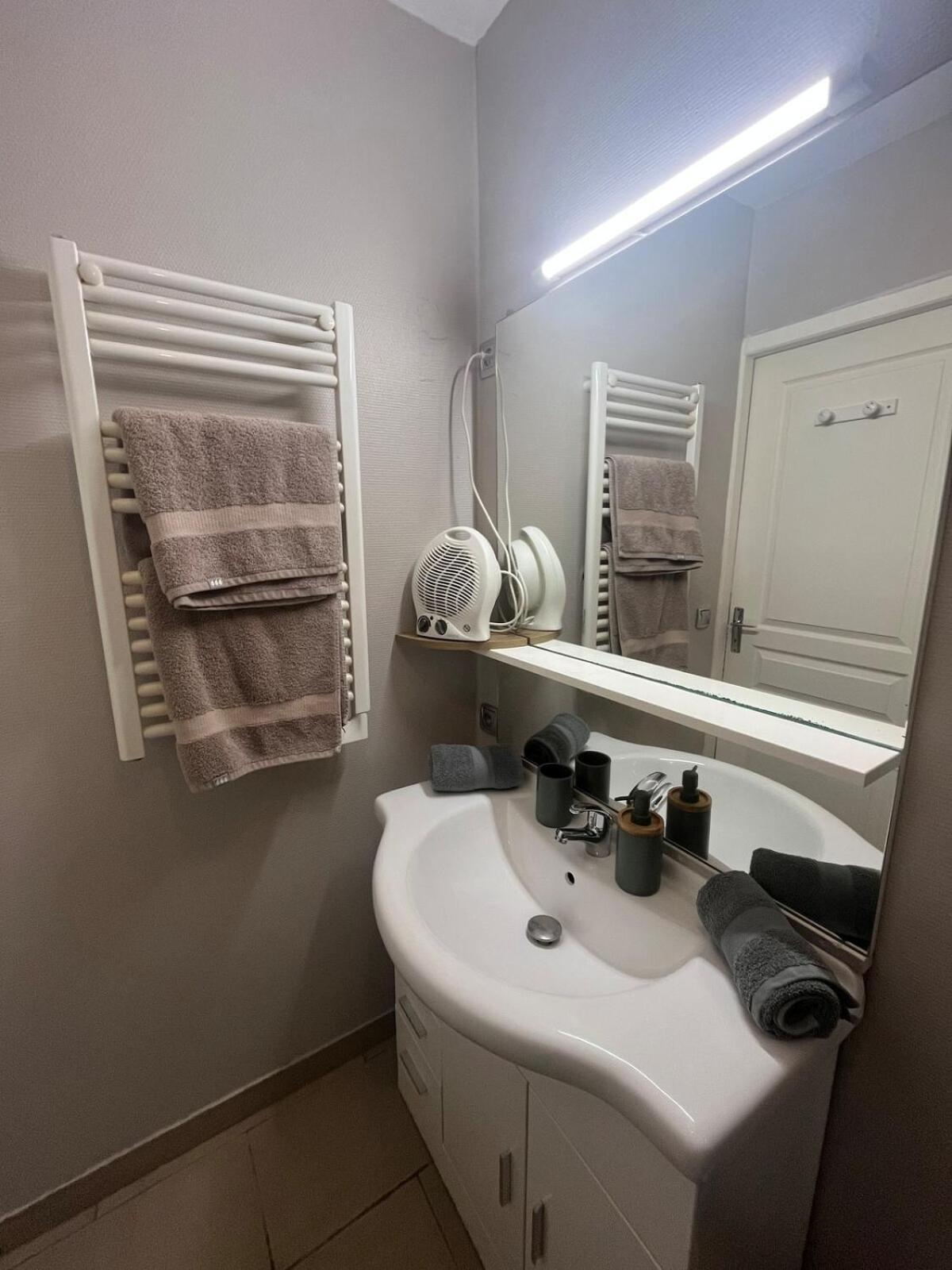 Studio Cosy Avec Climatisation Et Terrasse Malataverne Екстериор снимка