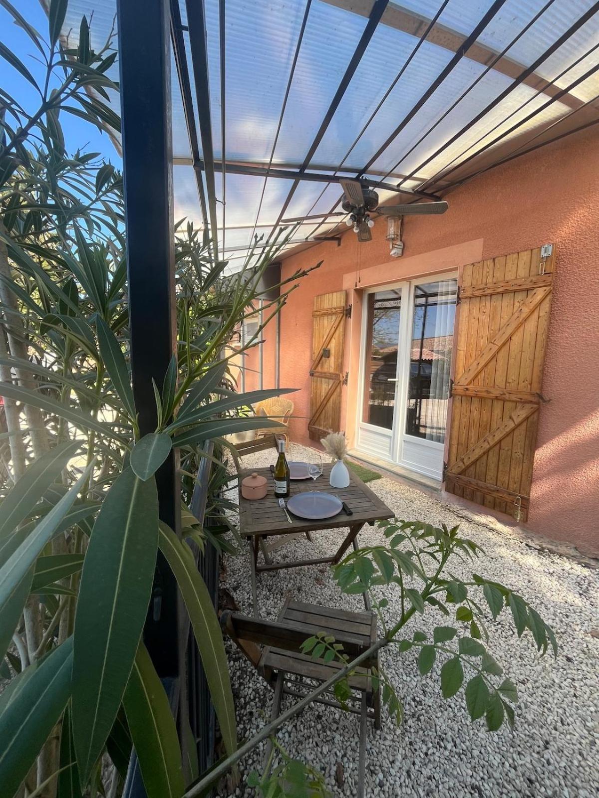 Studio Cosy Avec Climatisation Et Terrasse Malataverne Екстериор снимка