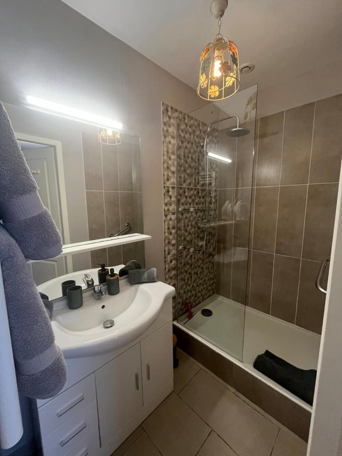 Studio Cosy Avec Climatisation Et Terrasse Malataverne Екстериор снимка